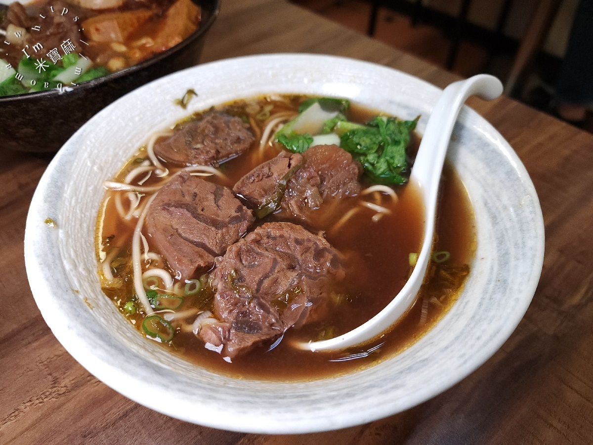 阿達師牛肉麵｜板橋美食，超人氣排隊美食，紅燒麻辣湯頭銷魂暖胃！