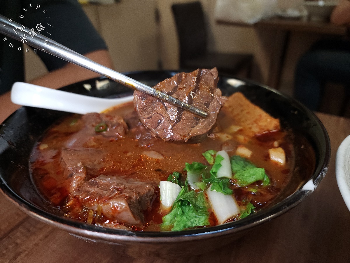 阿達師牛肉麵｜板橋美食，超人氣排隊美食，紅燒麻辣湯頭銷魂暖胃！
