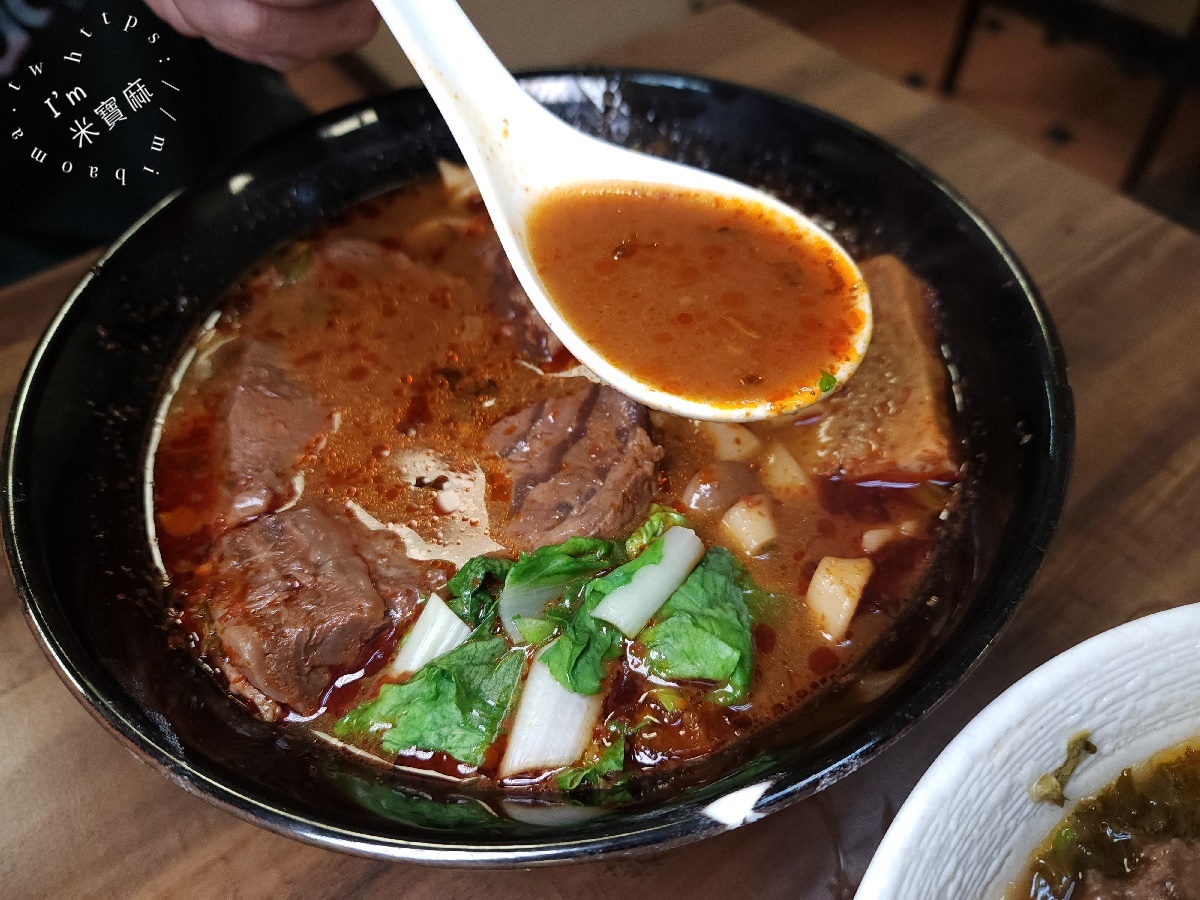 阿達師牛肉麵｜板橋美食，超人氣排隊美食，紅燒麻辣湯頭銷魂暖胃！