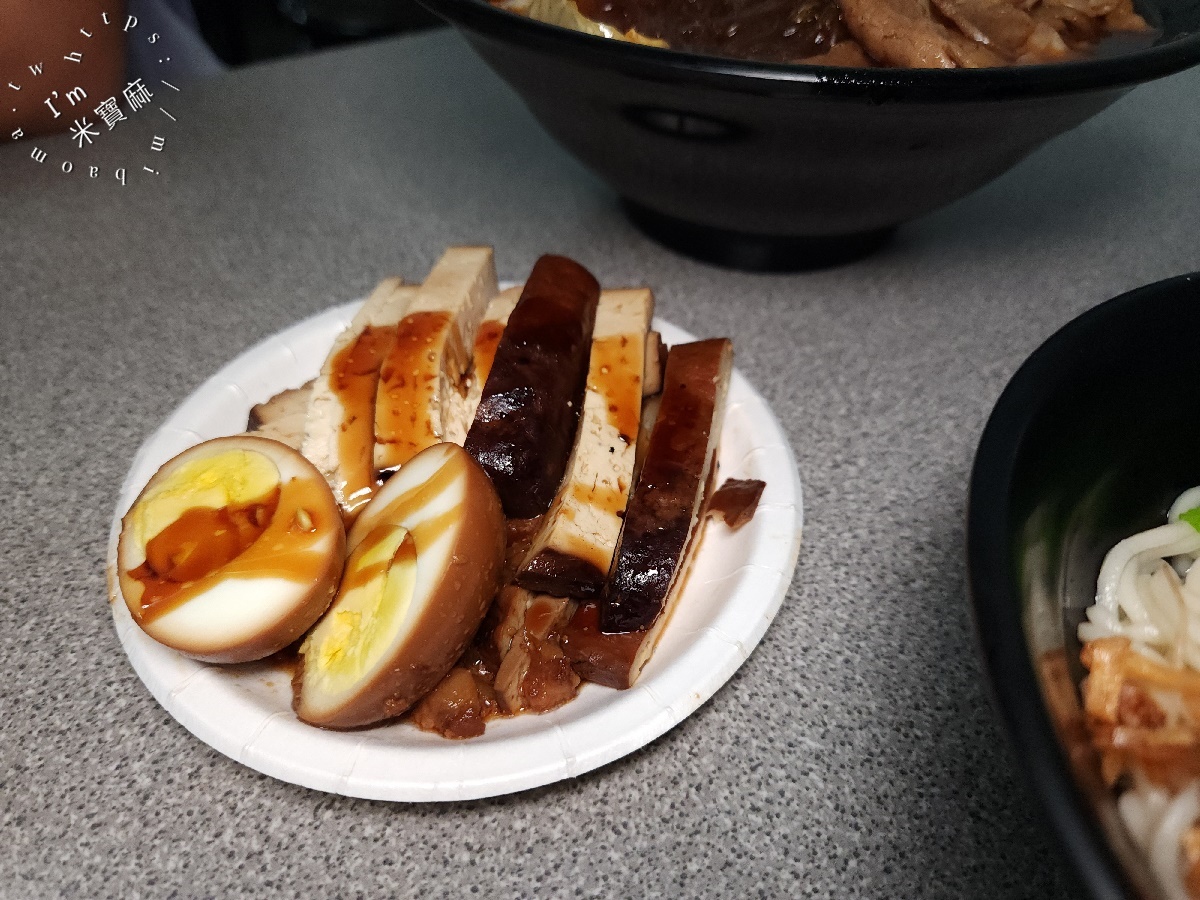 金金麵館｜興南夜市美食，麻辣燙夠味、乾拌麵銷魂，晚餐宵夜就選這