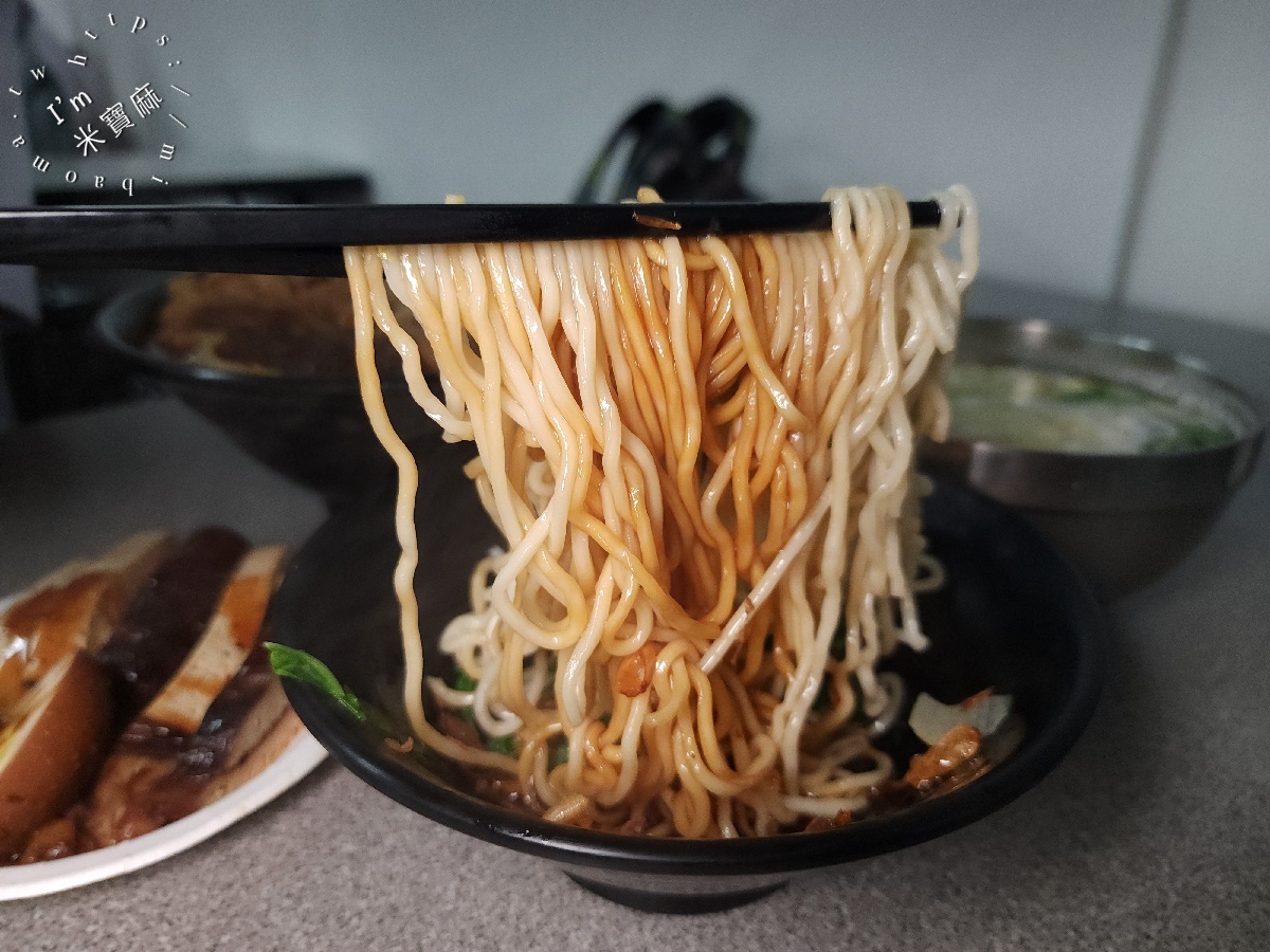 金金麵館｜興南夜市美食，麻辣燙夠味、乾拌麵銷魂，晚餐宵夜就選這