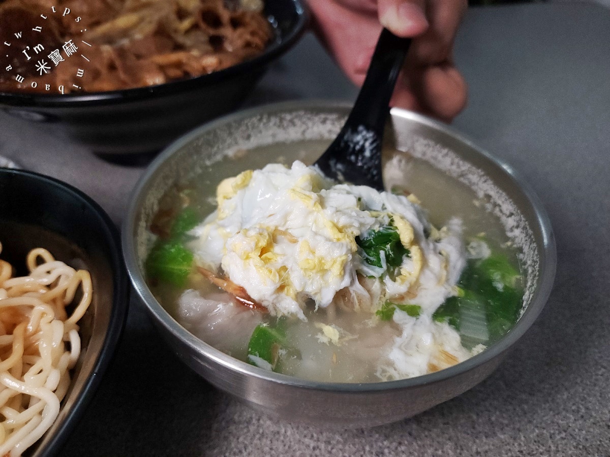 金金麵館｜興南夜市美食，麻辣燙夠味、乾拌麵銷魂，晚餐宵夜就選這