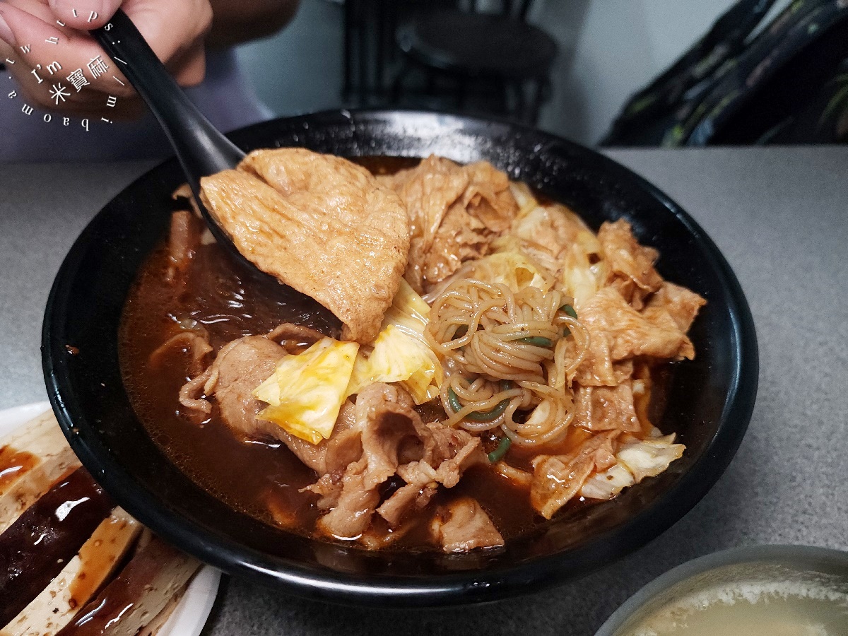 金金麵館｜興南夜市美食，麻辣燙夠味、乾拌麵銷魂，晚餐宵夜就選這