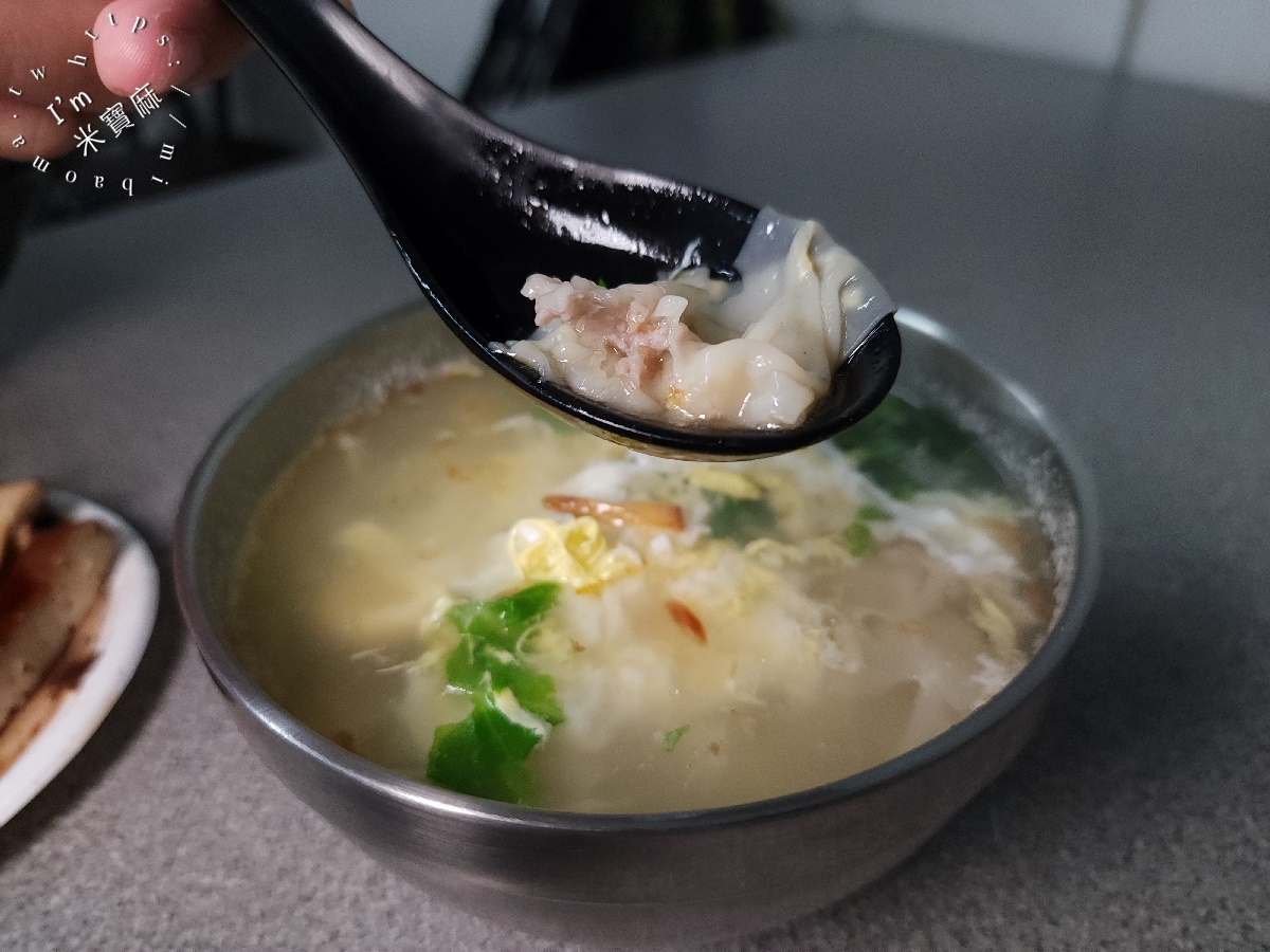 金金麵館｜興南夜市美食，麻辣燙夠味、乾拌麵銷魂，晚餐宵夜就選這