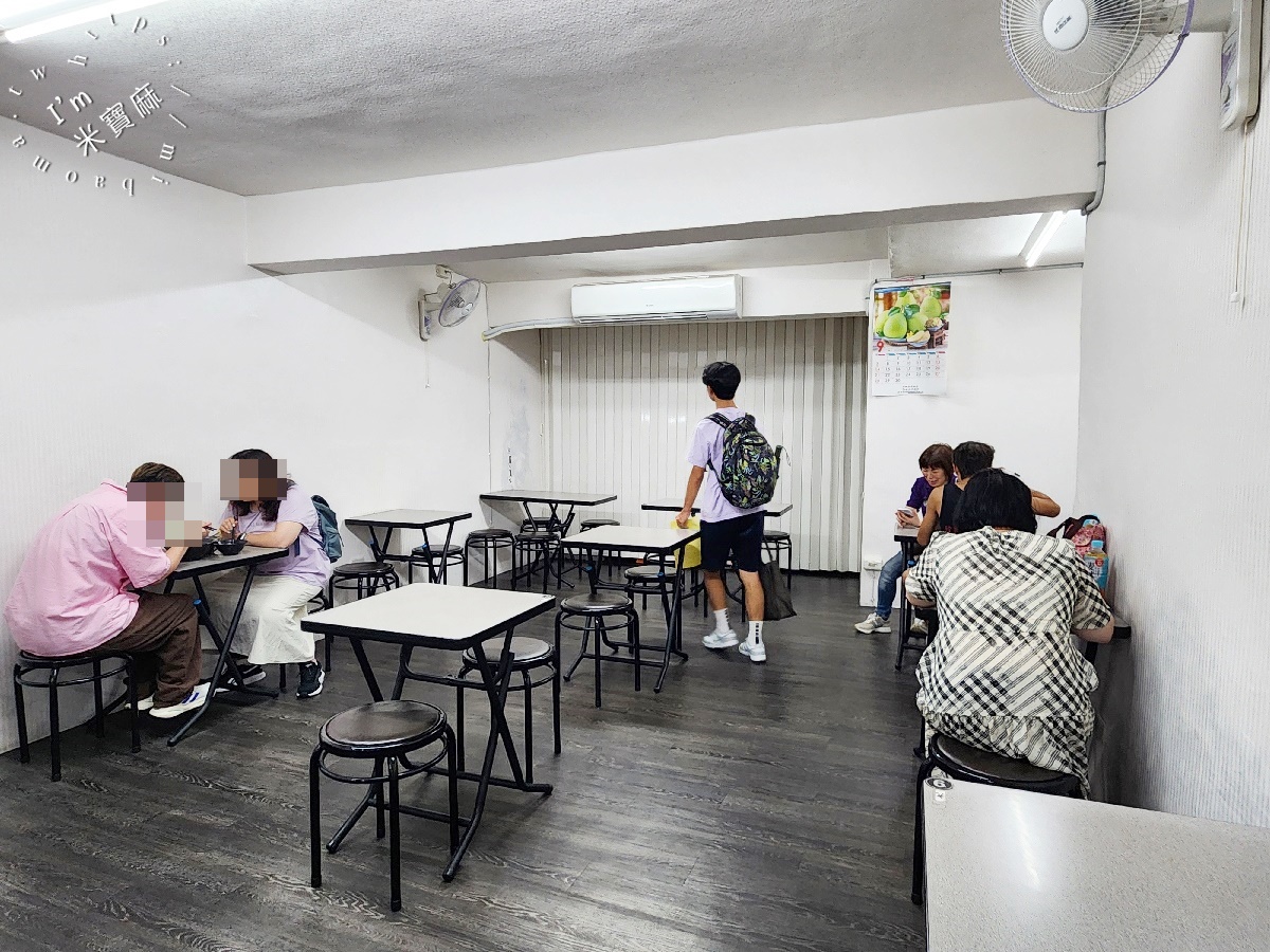 金金麵館｜興南夜市美食，麻辣燙夠味、乾拌麵銷魂，晚餐宵夜就選這
