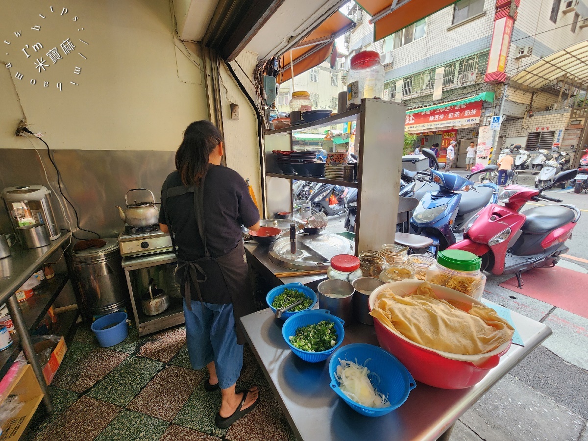 藍天印度烤餅｜中和華新街美食，洪金寶都愛的異國美食！必吃招牌雞肉麵、甩餅、烤餅，還有超濃印度奶茶！
