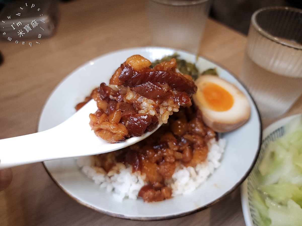 老童小吃部｜台北美食，巷弄古早味，連500碗都折服的招牌拌麵與滷肉飯！