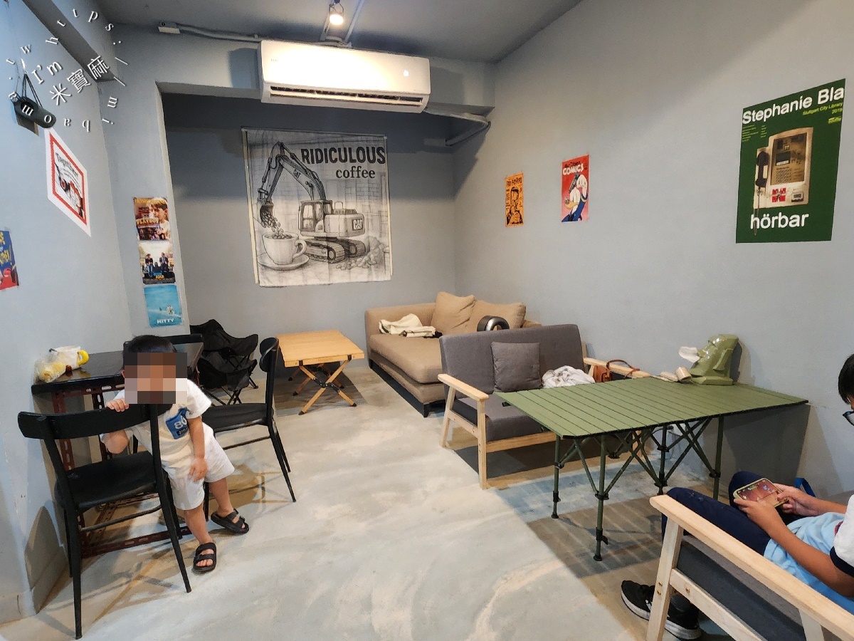 荒謬咖啡|新店美食,誰說喝咖啡只能發呆?來這裡讓你邊吃輕食邊玩挖土機! 荒謬咖啡|新店美食,誰說喝咖啡只能發呆?來這裡讓你邊吃輕食邊玩挖土機!