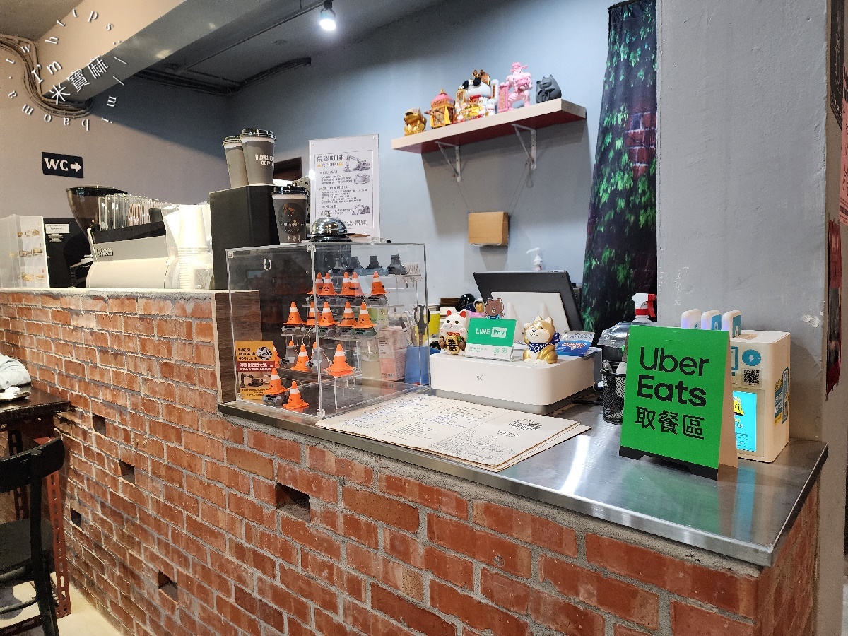荒謬咖啡|新店美食,誰說喝咖啡只能發呆?來這裡讓你邊吃輕食邊玩挖土機! 荒謬咖啡|新店美食,誰說喝咖啡只能發呆?來這裡讓你邊吃輕食邊玩挖土機!