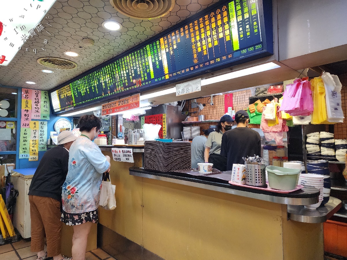 臺一牛奶大王｜公館商圈70年老店，湯圓冰品甜湯，四季都能品嚐的台北老字號甜點