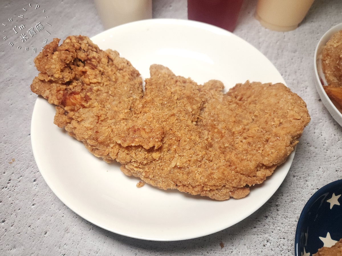 緯大雞排｜松山區美食，台北最強雞排？緯大雞排比臉大、500碗推薦