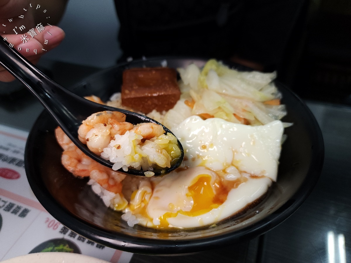 蝦味鮮蝦仁排骨飯｜新店美食，不裹粉手剝鮮蝦仁，爆漿排骨飯雙重奏，饕客首選！