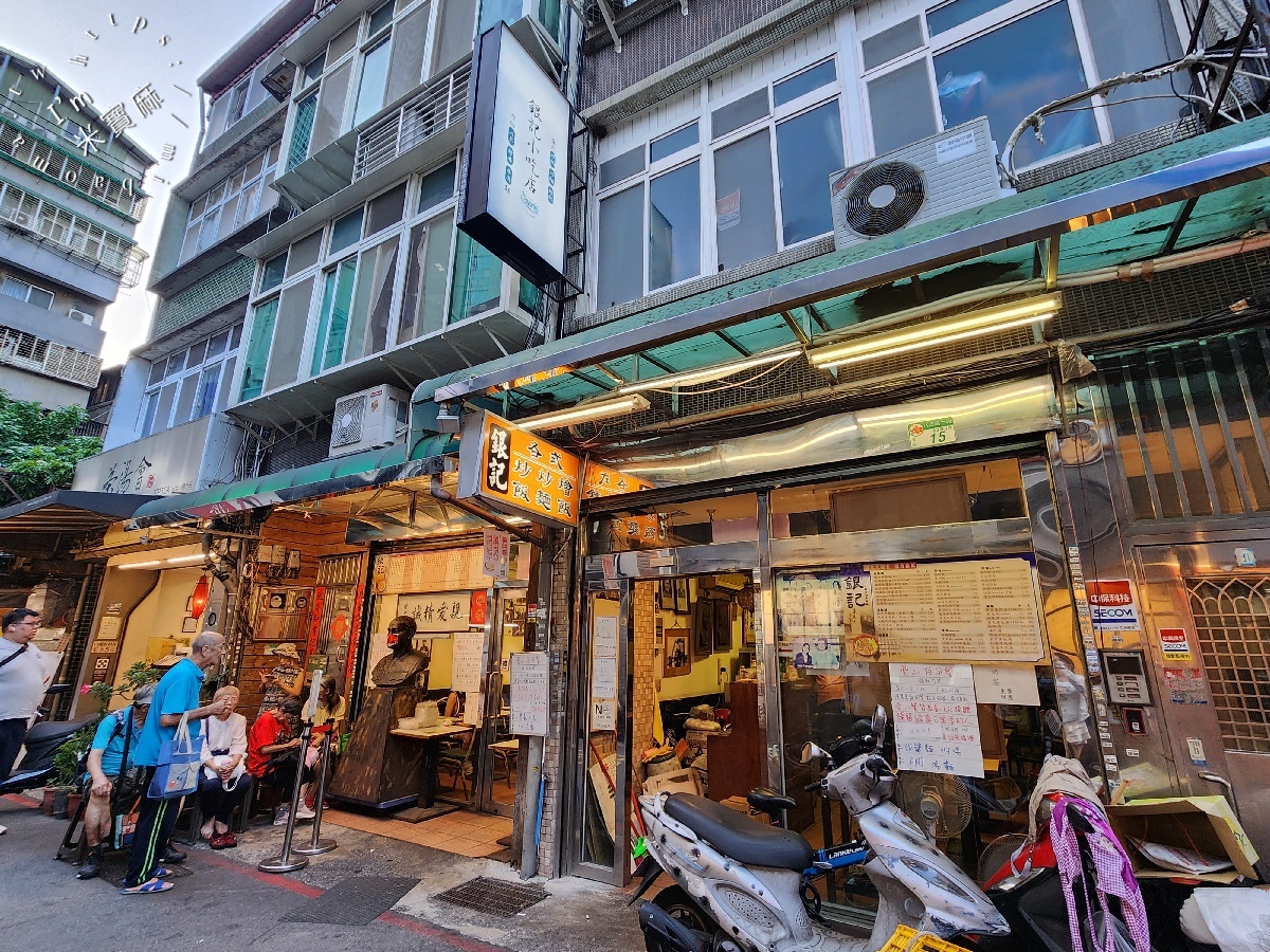 銀記手擀刀切牛肉麵｜光華商圈巷弄美食，忠孝新生站大份量牛肉麵、麵食、炒飯推薦！