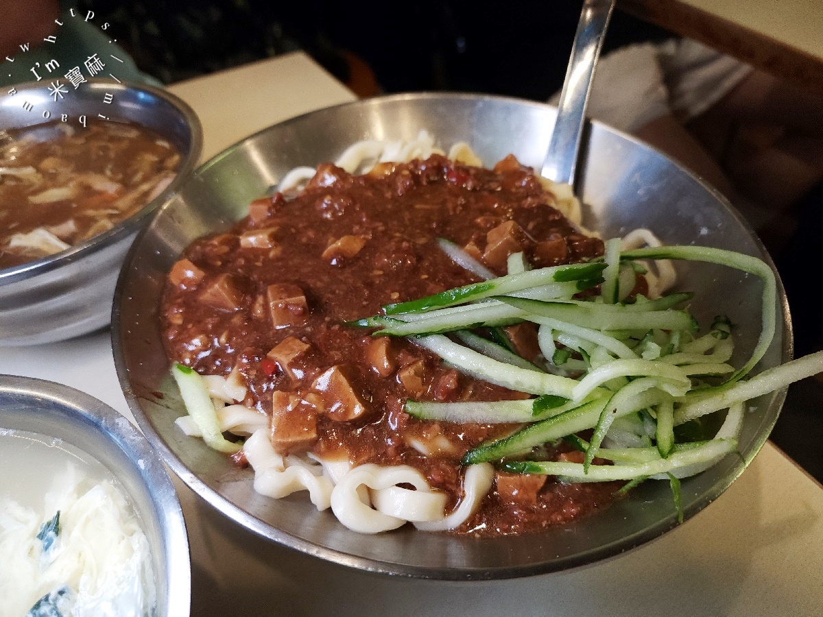 銀記手擀刀切牛肉麵｜光華商圈巷弄美食，忠孝新生站大份量牛肉麵、麵食、炒飯推薦！
