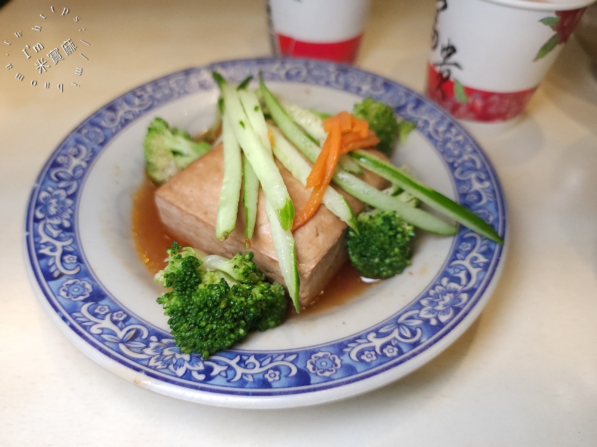 銀記手擀刀切牛肉麵｜光華商圈巷弄美食，忠孝新生站大份量牛肉麵、麵食、炒飯推薦！