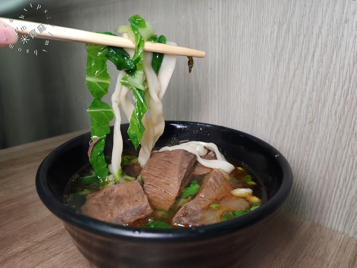 張記鍋貼牛肉麵|西門町美食,日本集團也搶學的巷弄傳奇!必吃招牌鍋貼與噴汁牛肉麵,台北排隊老店攻略 張記鍋貼牛肉麵|西門町美食,日本集團也搶學的巷弄傳奇!必吃招牌鍋貼與噴汁牛肉麵,台北排隊老店攻略