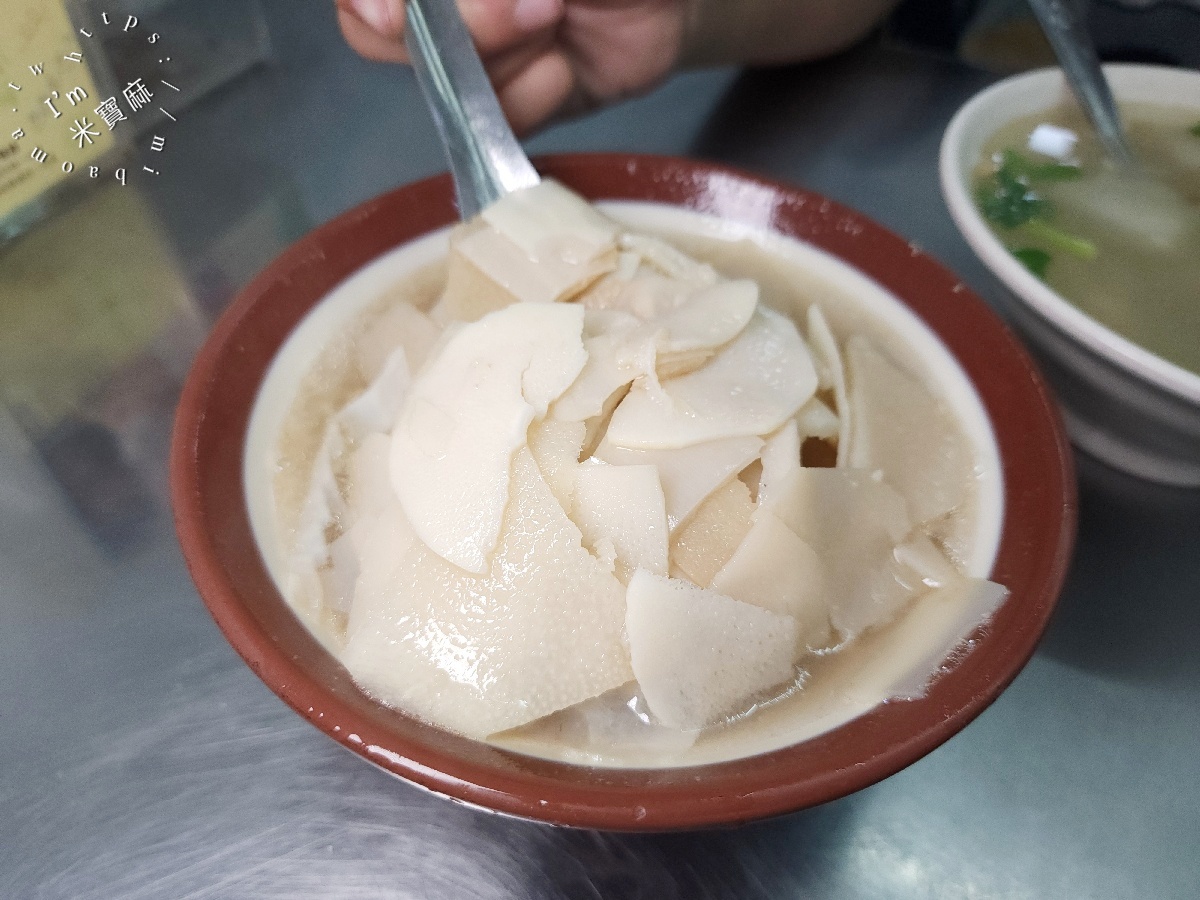 傅家雞肉飯｜新店美食，從攤販到店面，在地人激推的雞肉飯、滷肉飯、竹筍湯！