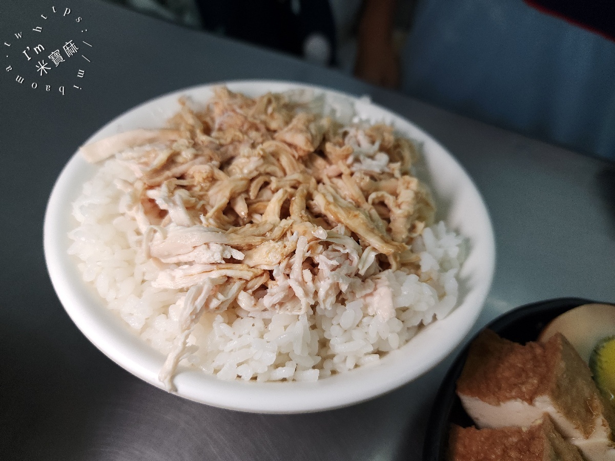 傅家雞肉飯｜新店美食，從攤販到店面，在地人激推的雞肉飯、滷肉飯、竹筍湯！