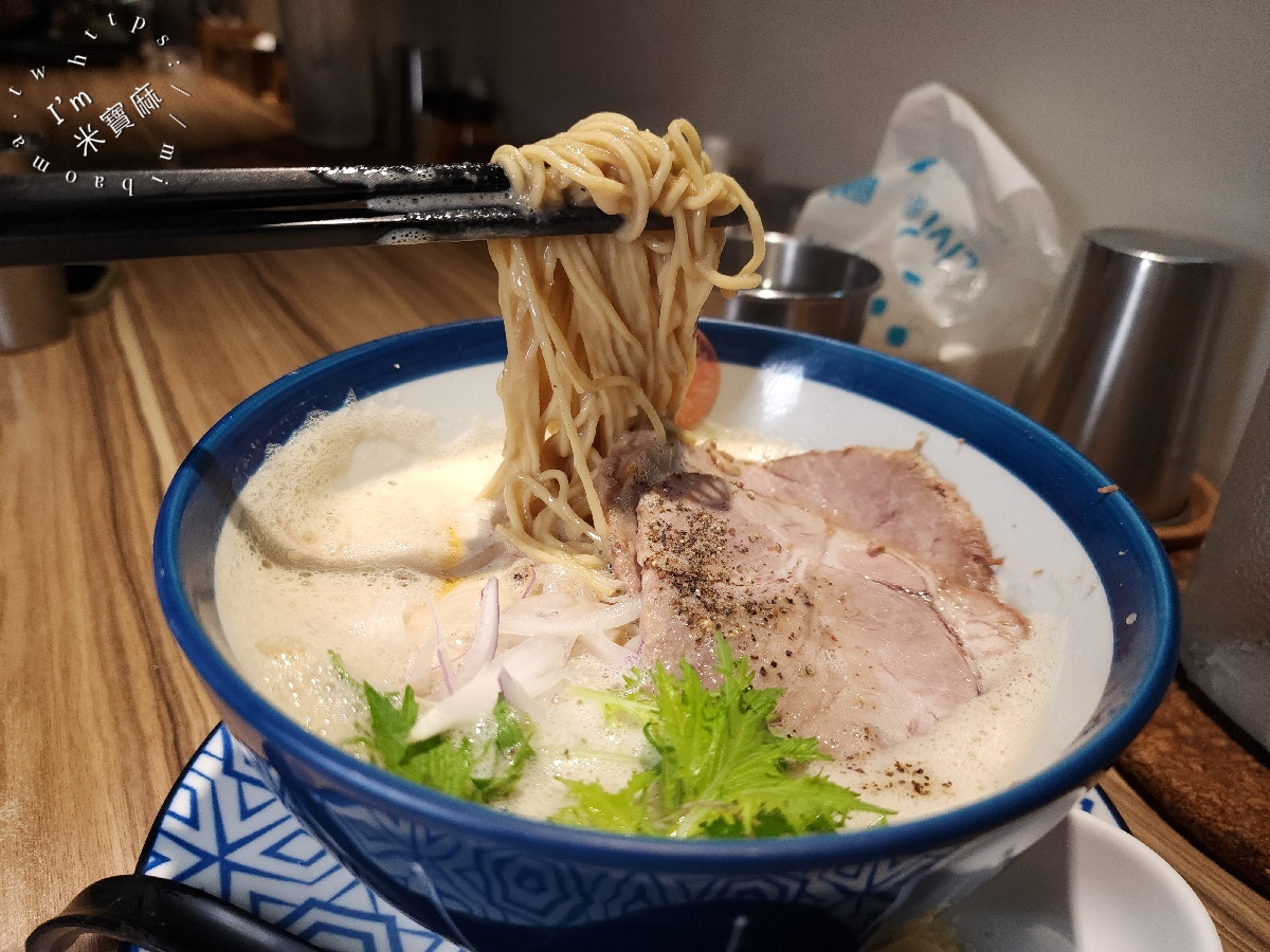 Hiro’s らぁ麵Kitchen 新店店|捷運大坪林站美食推薦:正宗福岡豚骨拉麵,免費加麵一次讓你幸福飽 Hiro’s らぁ麵Kitchen 新店店|捷運大坪林站美食推薦:正宗福岡豚骨拉麵,免費加麵一次讓你幸福飽