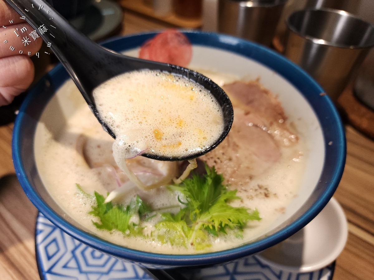 Hiro’s らぁ麵Kitchen 新店店|捷運大坪林站美食推薦:正宗福岡豚骨拉麵,免費加麵一次讓你幸福飽 Hiro’s らぁ麵Kitchen 新店店|捷運大坪林站美食推薦:正宗福岡豚骨拉麵,免費加麵一次讓你幸福飽