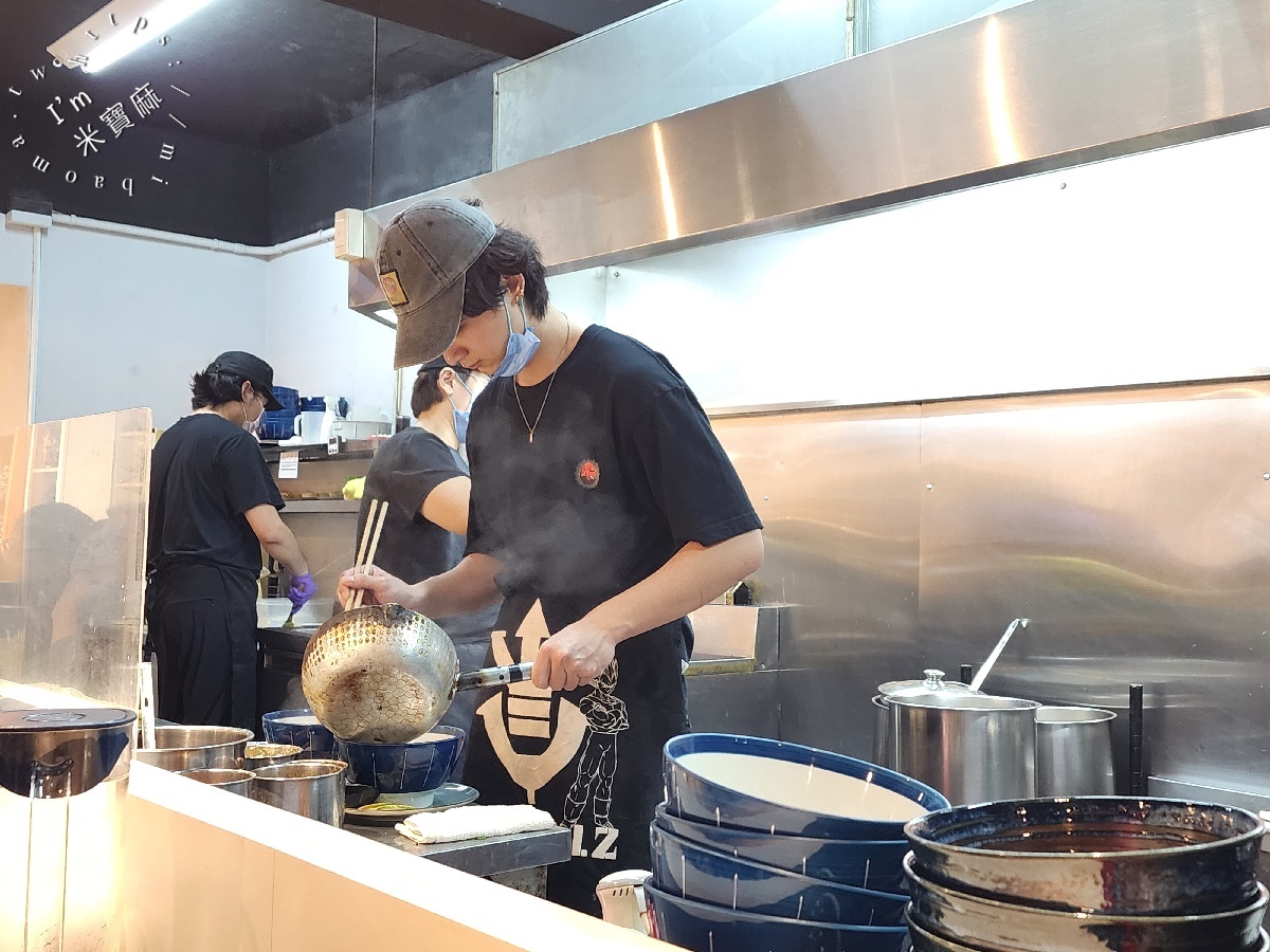 Hiro’s らぁ麵Kitchen 新店店|捷運大坪林站美食推薦:正宗福岡豚骨拉麵,免費加麵一次讓你幸福飽 Hiro’s らぁ麵Kitchen 新店店|捷運大坪林站美食推薦:正宗福岡豚骨拉麵,免費加麵一次讓你幸福飽