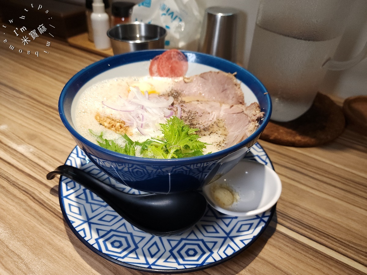 Hiro’s らぁ麵Kitchen 新店店|捷運大坪林站美食推薦:正宗福岡豚骨拉麵,免費加麵一次讓你幸福飽 Hiro’s らぁ麵Kitchen 新店店|捷運大坪林站美食推薦:正宗福岡豚骨拉麵,免費加麵一次讓你幸福飽