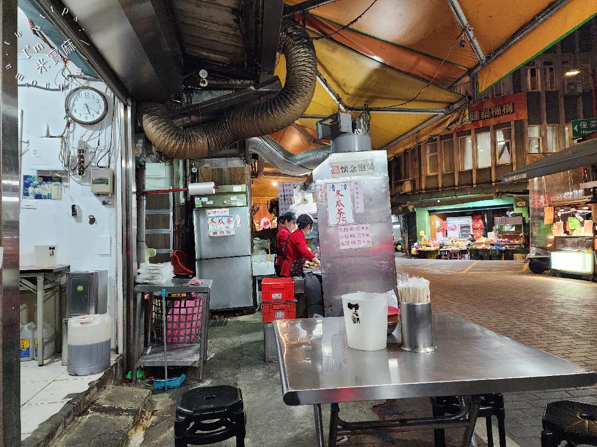 懷念泡菜臭豆腐｜板橋林家花園周邊必吃！50年老字號臭豆腐，外酥內嫩甜脆泡菜，吃貨都排隊！