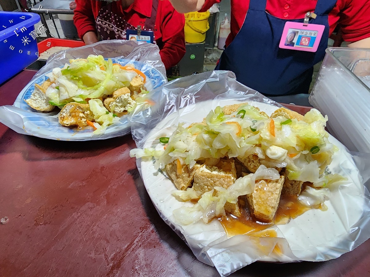 懷念泡菜臭豆腐｜板橋林家花園周邊必吃！50年老字號臭豆腐，外酥內嫩甜脆泡菜，吃貨都排隊！