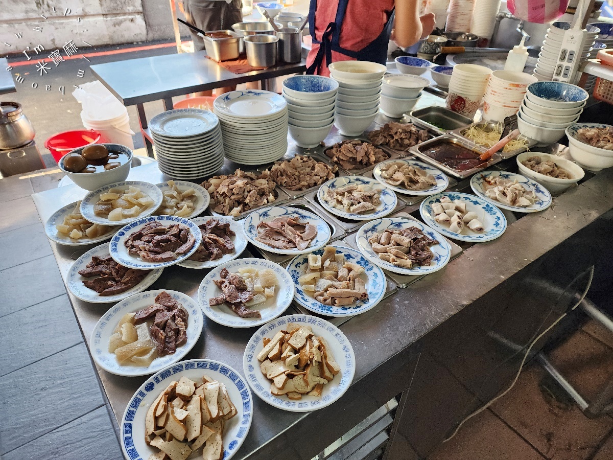 萬華烏醋乾麵 原阿明烏醋麵｜萬華美食，一甲子古早味，神級烏醋乾麵、霸氣黑白切，銅板價享受老饕級美味！