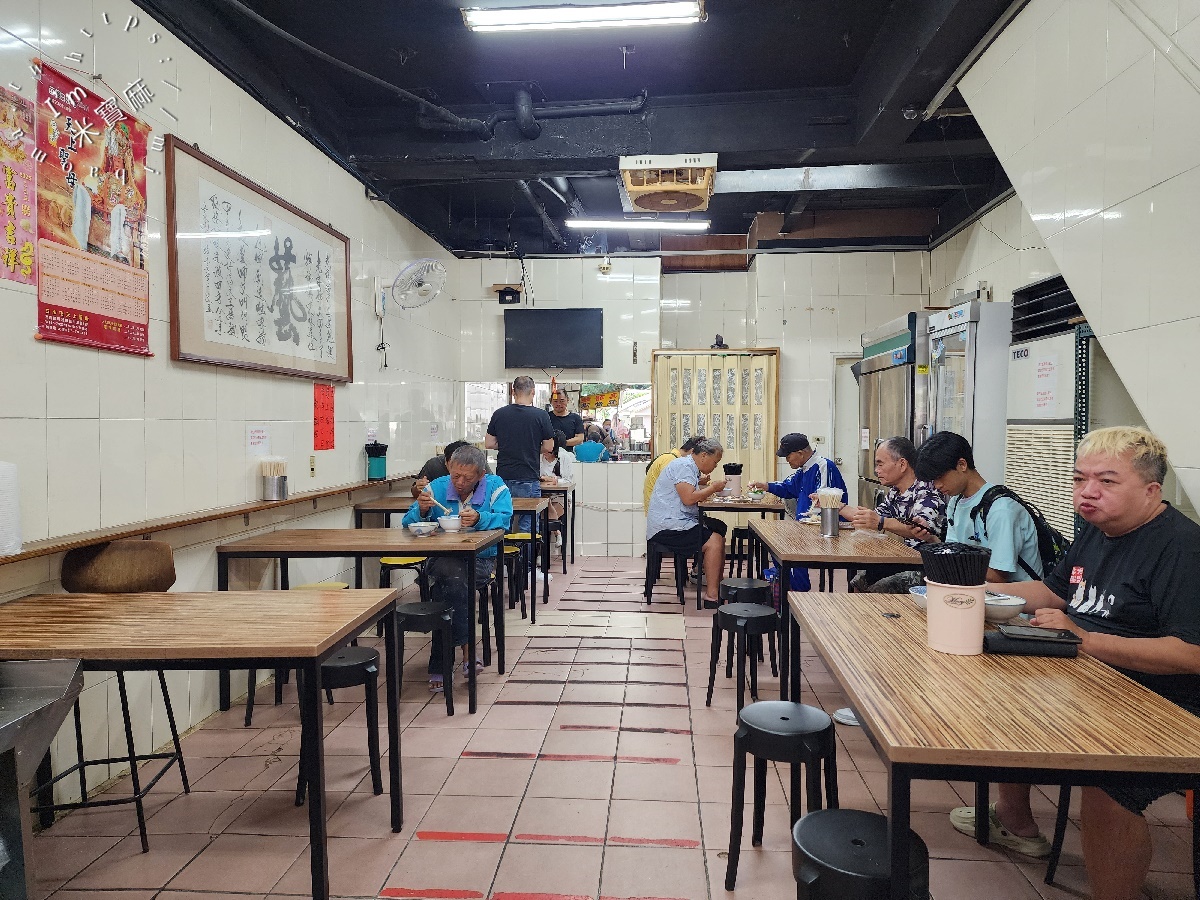 萬華烏醋乾麵 原阿明烏醋麵｜萬華美食，一甲子古早味，神級烏醋乾麵、霸氣黑白切，銅板價享受老饕級美味！