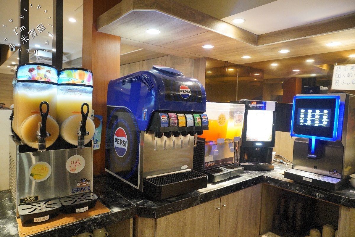 一水創意牛排 板橋店｜板橋牛排館，300元起讓你爽嗑排餐、無限自助吧！讓你飽到天邊去！