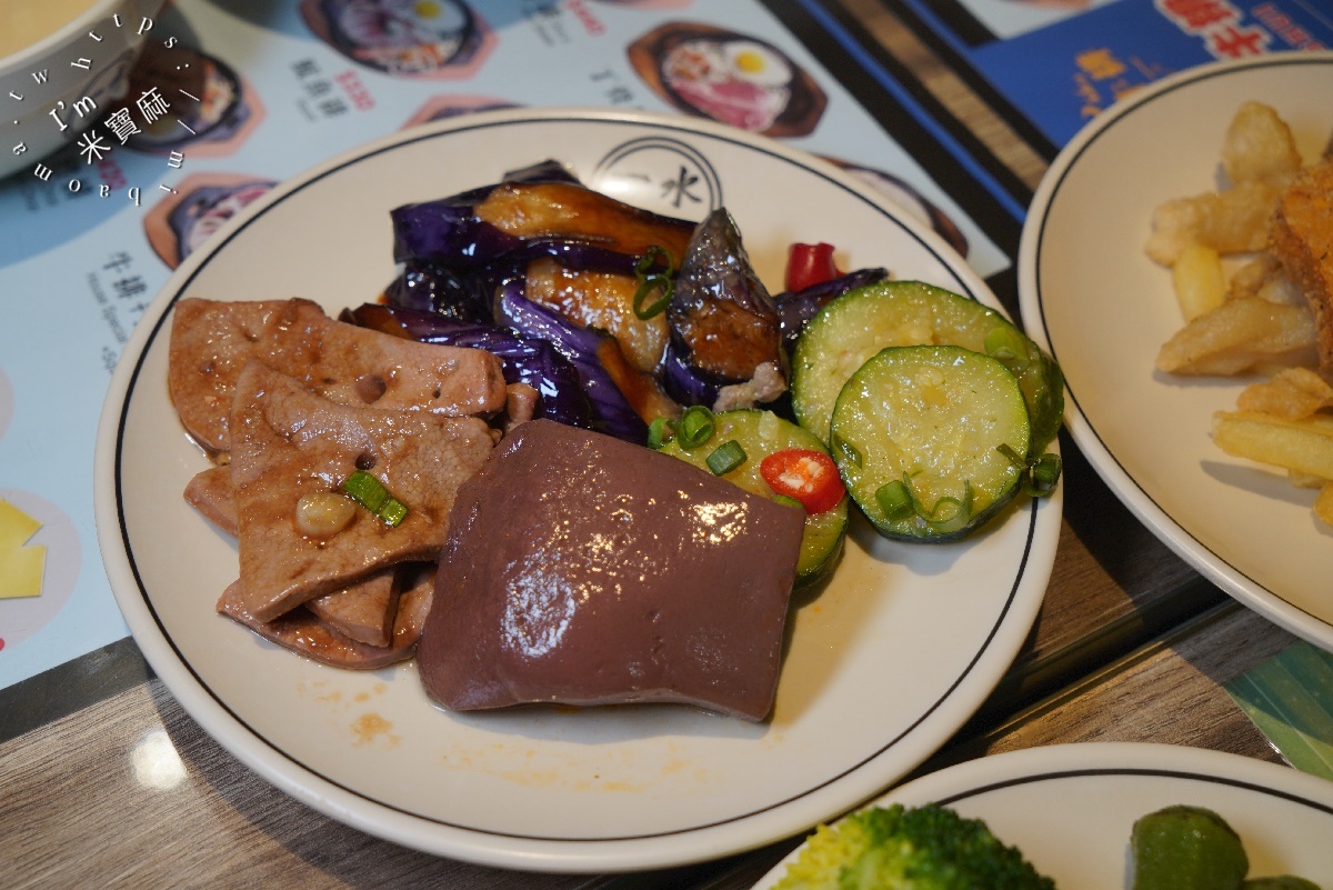 一水創意牛排 板橋店｜板橋牛排館，300元起讓你爽嗑排餐、無限自助吧！讓你飽到天邊去！