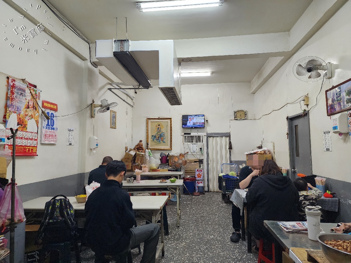 蔡家排骨飯｜板橋府中站40年老字號！銷魂滷排骨、肥嫩焢肉飯，在地人激推的百元排隊美食