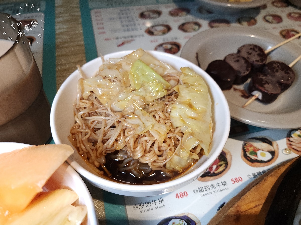 家堤牛排館｜三重牛排吃到飽，自助吧無限續：麻辣燙、滷味、小火鍋、剉冰、巧克力鍋全制霸