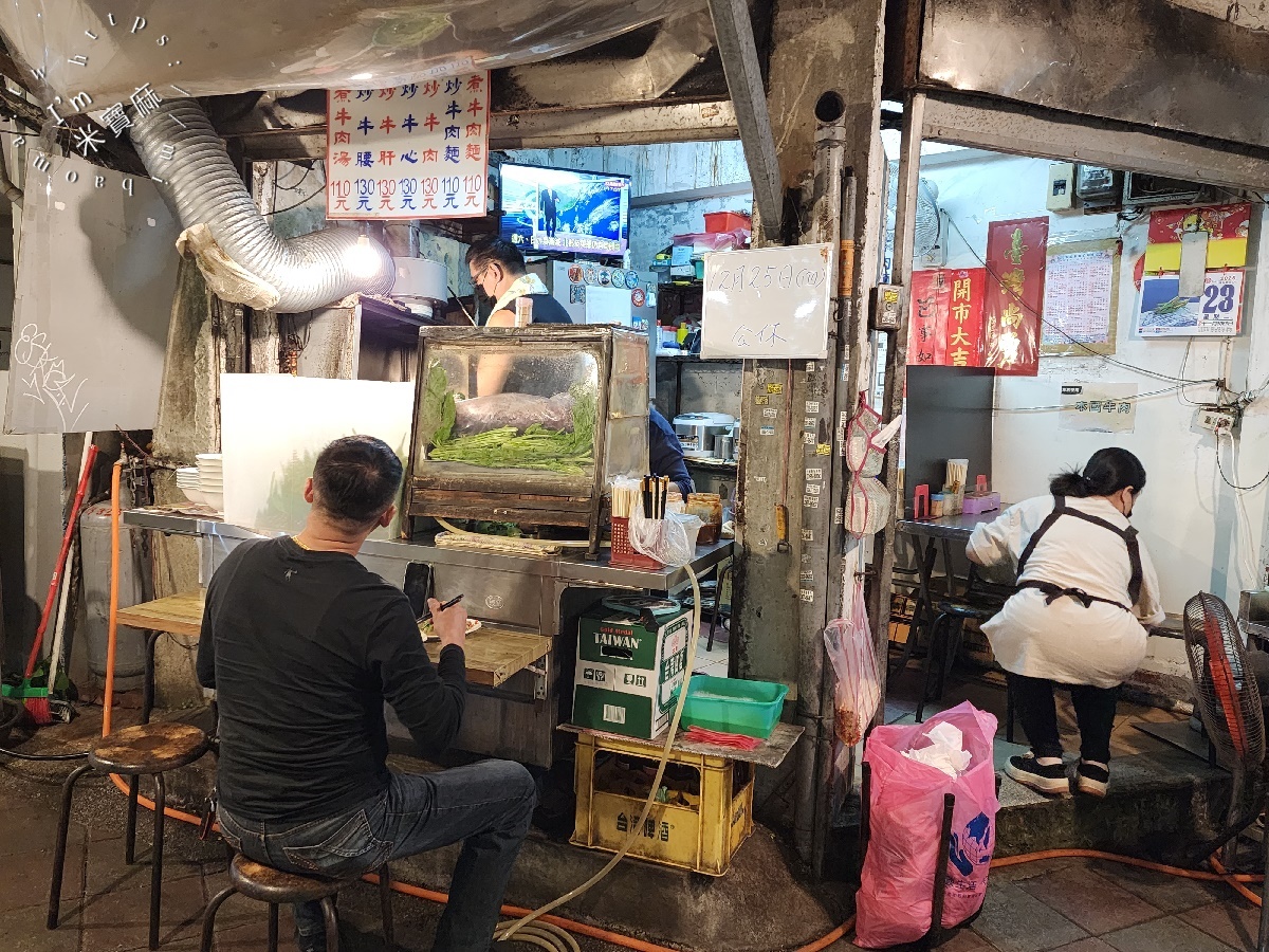 同安街周記炒牛肉｜中正區美食，台灣牛炒麵、煮麵百元銷魂好滋味！