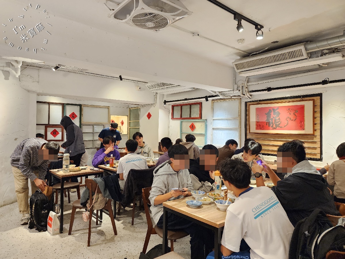 忠青商行｜善導寺站人氣蝦仁飯排隊店！台北中正區古早味，炸排骨、威士忌牛肉拌麵也別錯過！