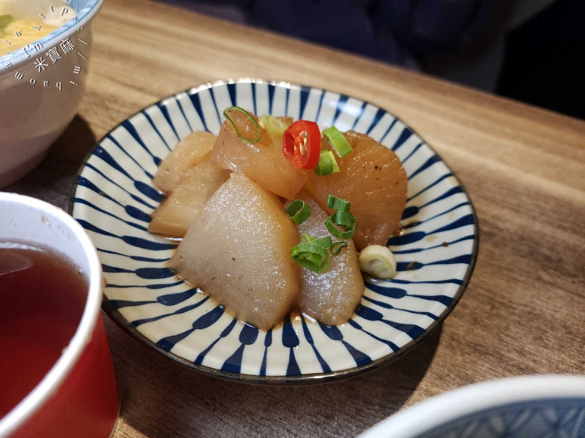 忠青商行｜善導寺站人氣蝦仁飯排隊店！台北中正區古早味，炸排骨、威士忌牛肉拌麵也別錯過！