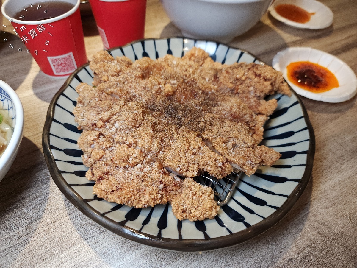 忠青商行|善導寺站人氣蝦仁飯排隊店!台北中正區古早味,炸排骨、威士忌牛肉拌麵也別錯過! 忠青商行|善導寺站人氣蝦仁飯排隊店!台北中正區古早味,炸排骨、威士忌牛肉拌麵也別錯過!