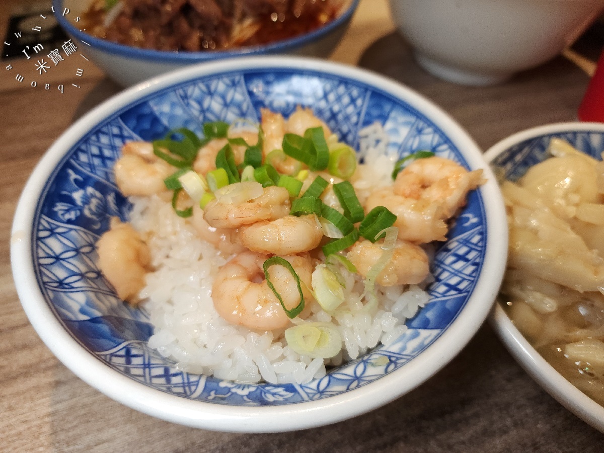 忠青商行｜善導寺站人氣蝦仁飯排隊店！台北中正區古早味，炸排骨、威士忌牛肉拌麵也別錯過！