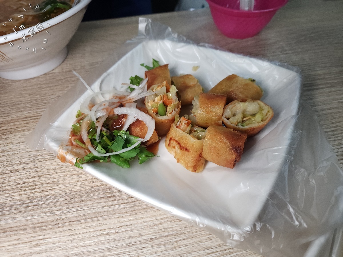 傣族姑娘｜中和華新街美食，平價異國料理的涼拌麵與粑粑絲美味探索！