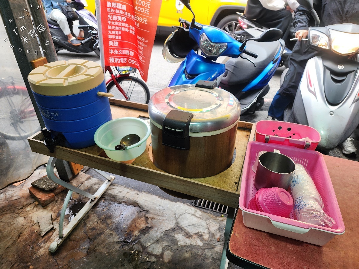 傣族姑娘｜中和華新街美食，平價異國料理的涼拌麵與粑粑絲美味探索！