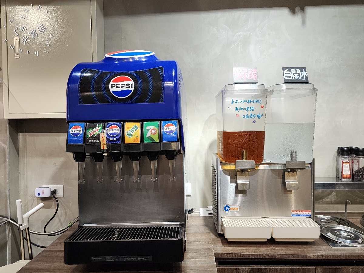 根牛棧STEAK｜板橋牛排，直火炙燒排餐，自助吧無限續用高CP值吃到飽！