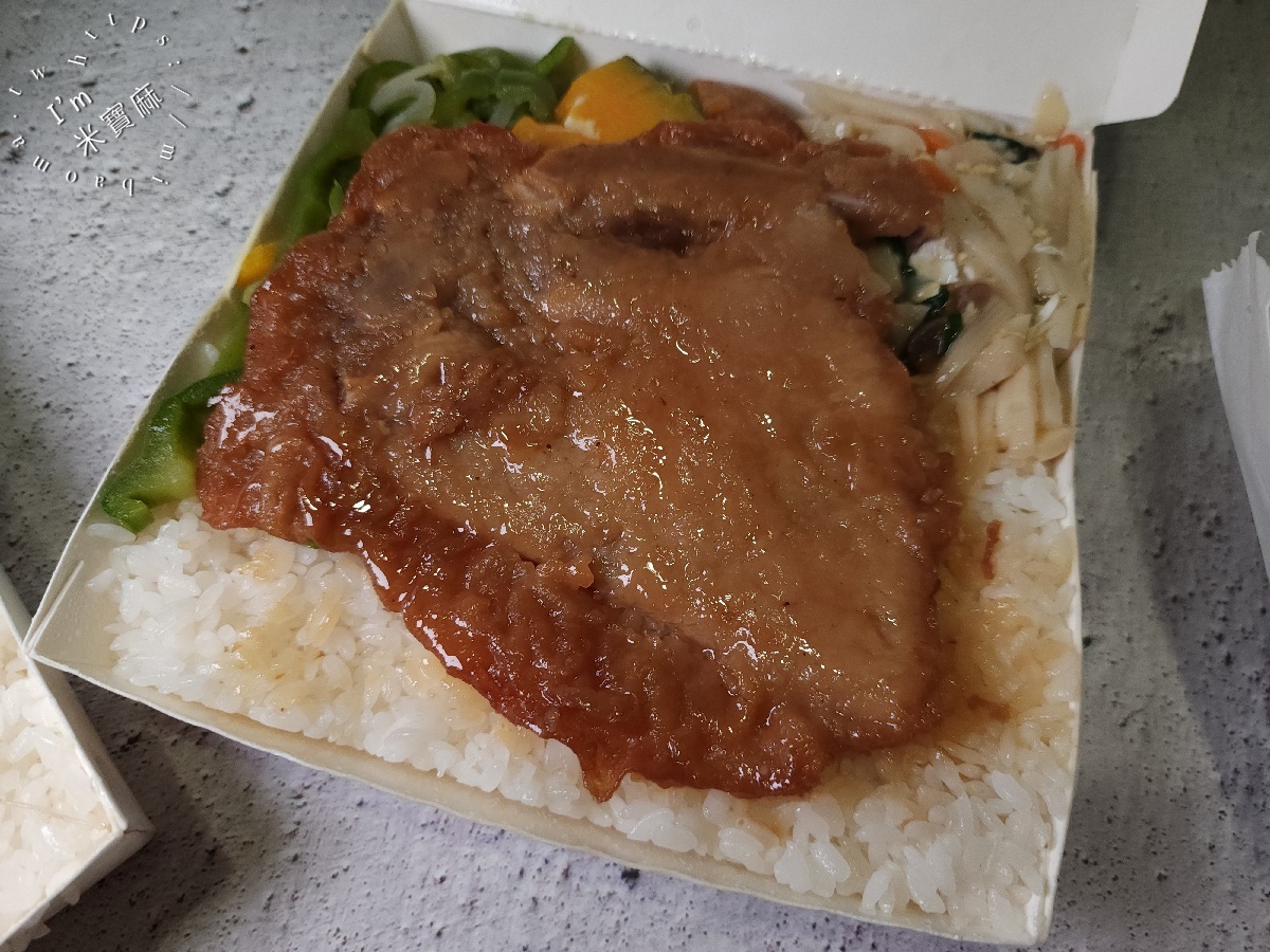金門雞腿丸｜板橋金門街人氣便當排隊名店：多汁雞腿飯、香滷排骨一次滿足！