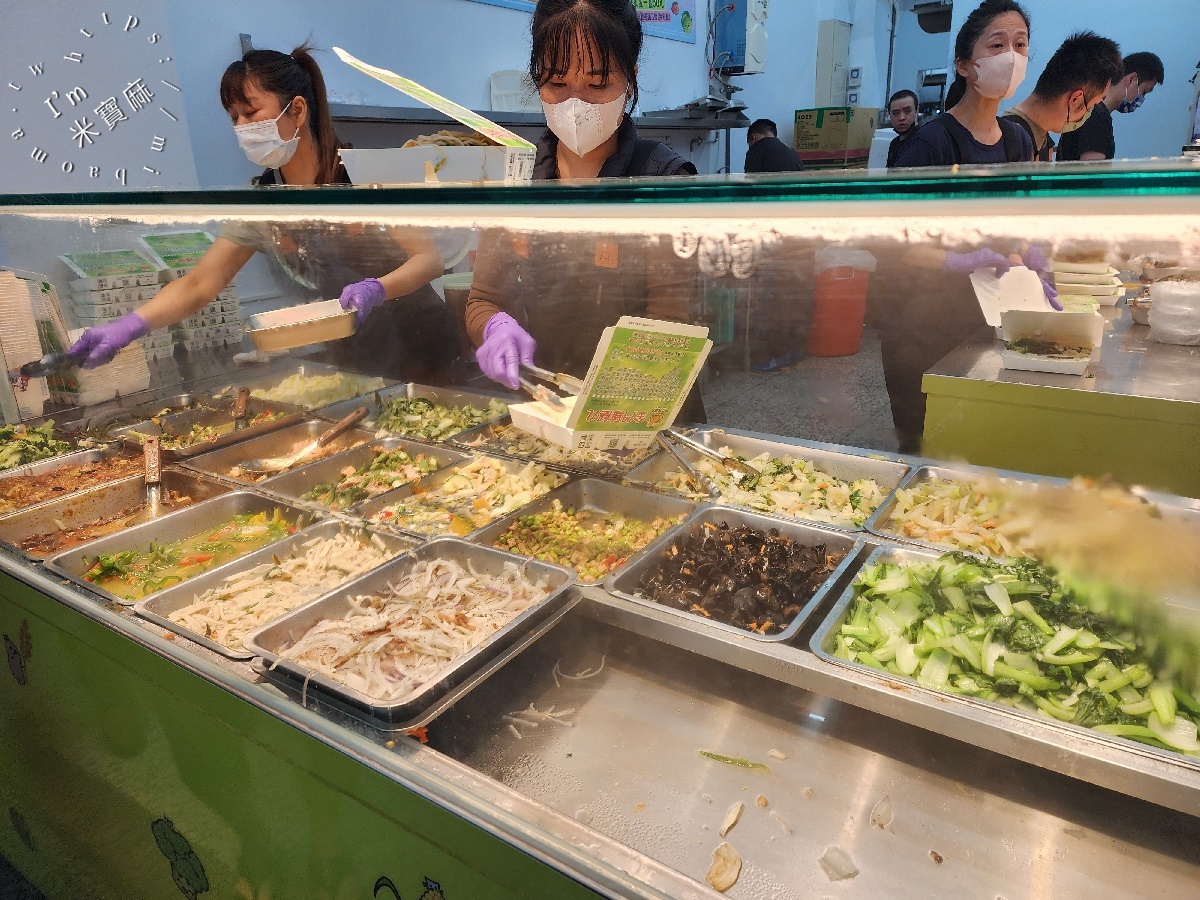 金門雞腿丸｜板橋金門街人氣便當排隊名店：多汁雞腿飯、香滷排骨一次滿足！