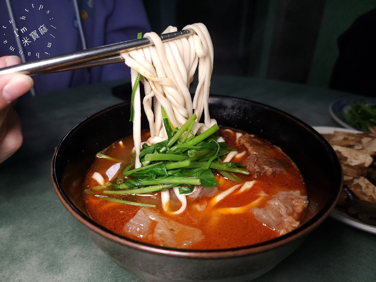 老王紅燒牛肉麵｜大安區美食，古亭站飄香40年眷村味！軟嫩牛肉＆麻醬乾麵必吃推薦