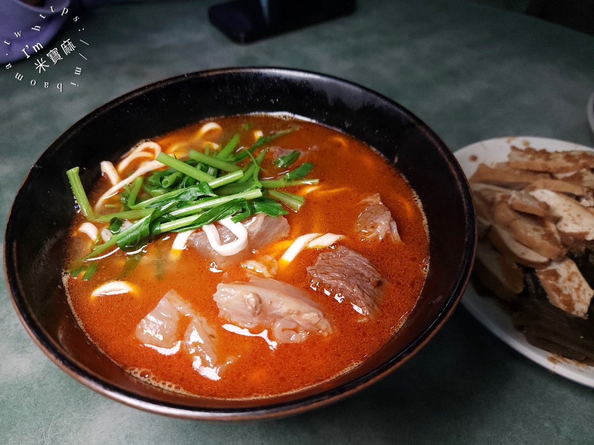 老王紅燒牛肉麵｜大安區美食，古亭站飄香40年眷村味！軟嫩牛肉＆麻醬乾麵必吃推薦