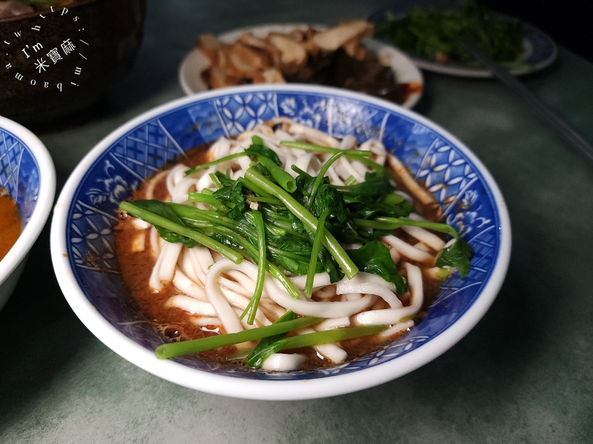 老王紅燒牛肉麵｜大安區美食，古亭站飄香40年眷村味！軟嫩牛肉＆麻醬乾麵必吃推薦