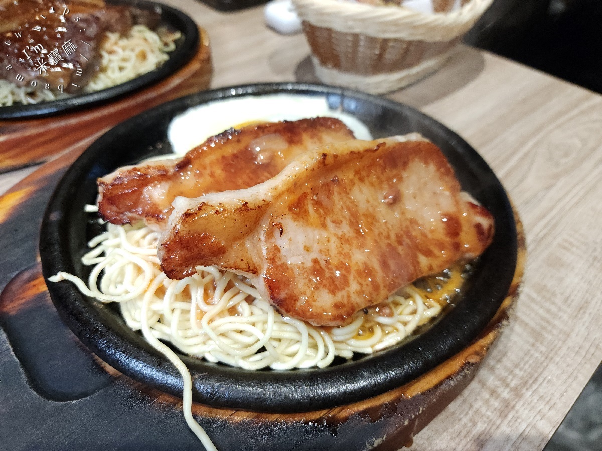 牛下來NEW STEAK｜板橋牛排自助吧吃到飽，多樣化自助吧、平價主餐，家庭聚餐新選擇