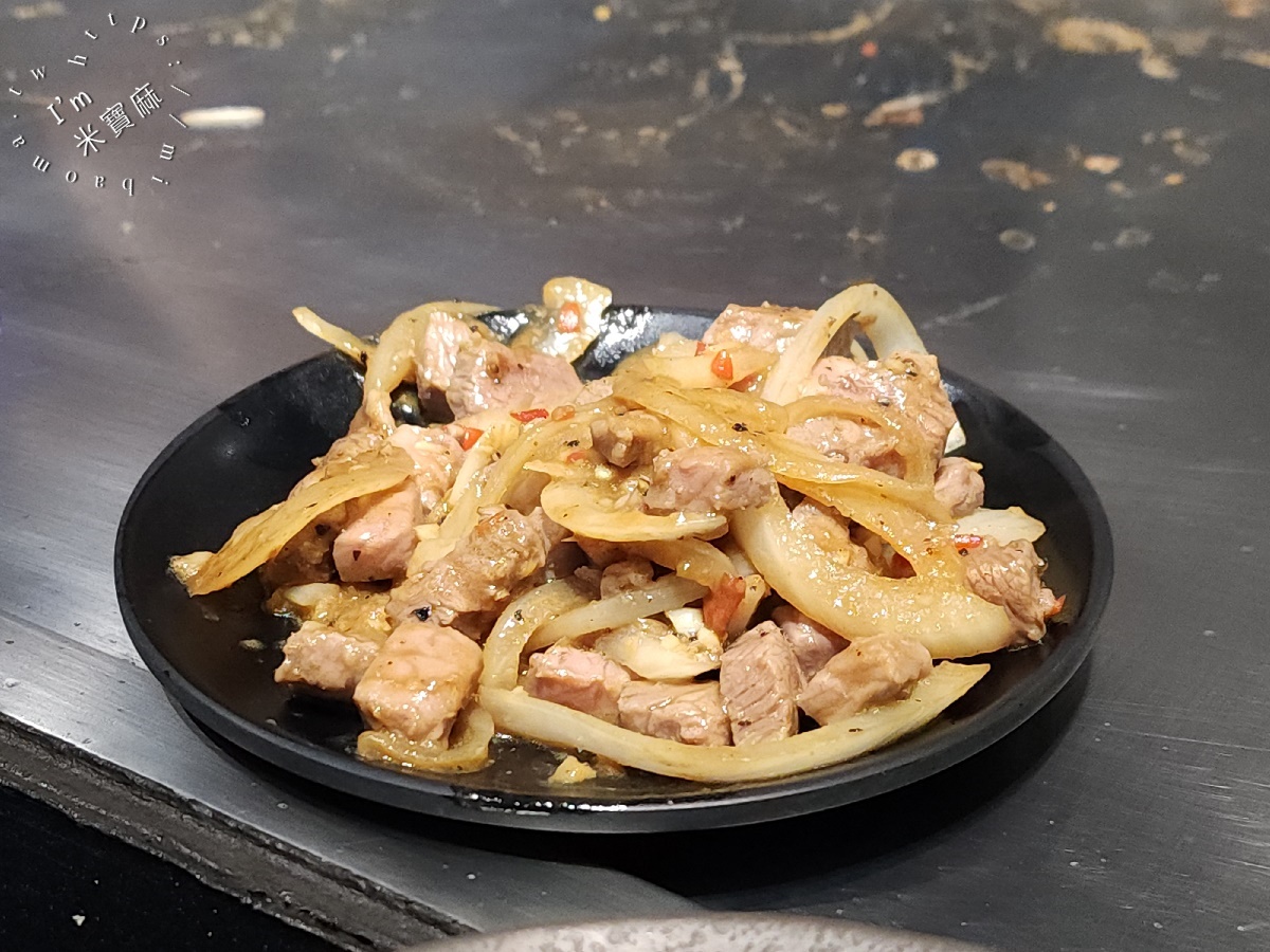 品豪鐵板燒｜中和廟口美食，平價鐵板燒首選！白飯湯飲吃到飽，加碼鱈魚神級美味！