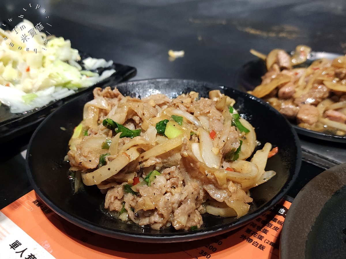 品豪鐵板燒｜中和廟口美食，平價鐵板燒首選！白飯湯飲吃到飽，加碼鱈魚神級美味！